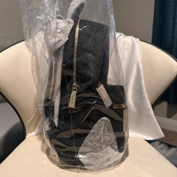 MK Backback - Picture 2 of 5